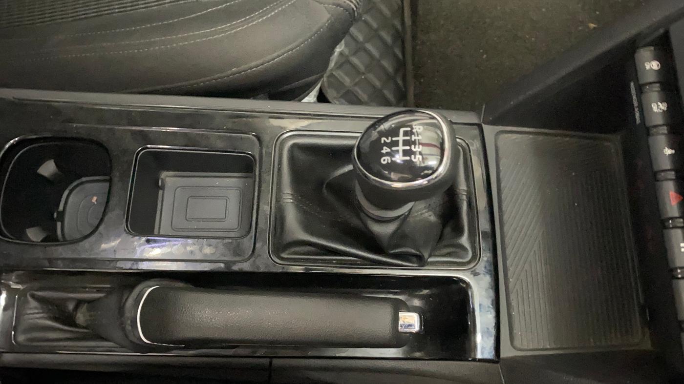 2021 Mahindra XUV700 AX 5 P MT 7 STR, Petrol, Manual, 11,809 km, Gear Lever