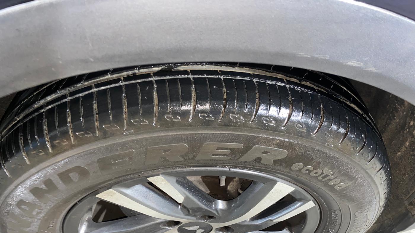 2021 Mahindra XUV700 AX 5 P MT 7 STR, Petrol, Manual, 11,809 km, Right Front Tyre Tread