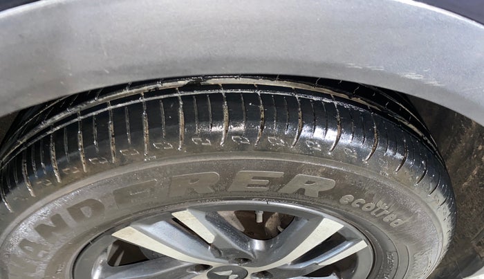 2021 Mahindra XUV700 AX 5 P MT 7 STR, Petrol, Manual, 11,809 km, Right Front Tyre Tread