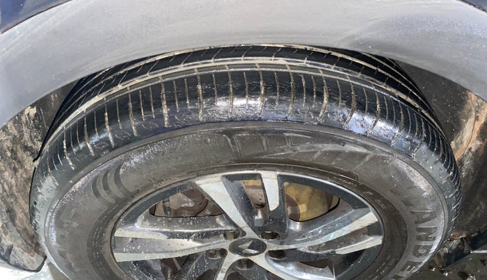 2021 Mahindra XUV700 AX 5 P MT 7 STR, Petrol, Manual, 11,809 km, Left Front Tyre Tread