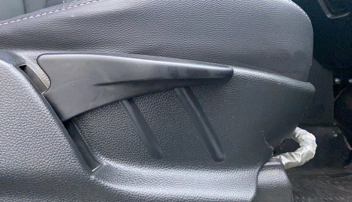 2017 Tata Hexa Varicor 400 XT, Diesel, Manual, 95,951 km, Driver Side Adjustment Panel