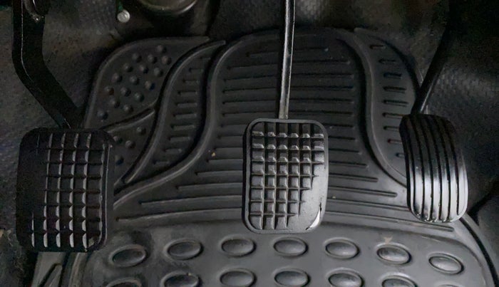 2017 Tata Hexa Varicor 400 XT, Diesel, Manual, 95,951 km, Pedals