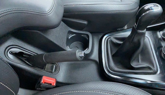 2017 Tata Hexa Varicor 400 XT, Diesel, Manual, 95,951 km, Gear Lever