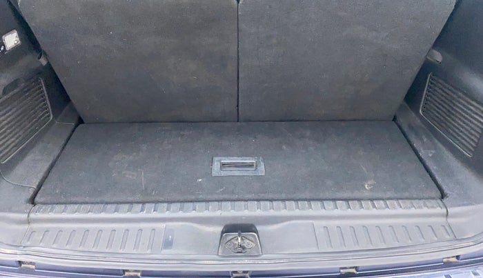 2017 Tata Hexa Varicor 400 XT, Diesel, Manual, 95,951 km, Boot Inside