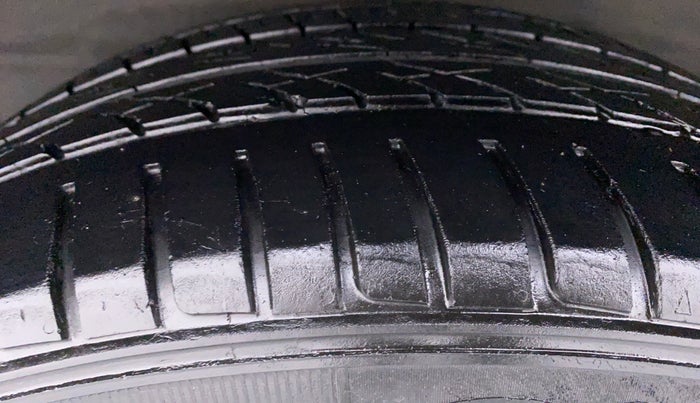 2017 Tata Hexa Varicor 400 XT, Diesel, Manual, 95,951 km, Right Rear Tyre Tread