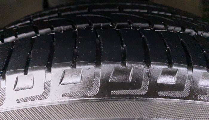 2017 Tata Hexa Varicor 400 XT, Diesel, Manual, 95,951 km, Left Front Tyre Tread