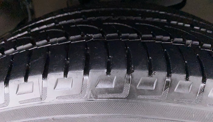 2017 Tata Hexa Varicor 400 XT, Diesel, Manual, 95,951 km, Right Front Tyre Tread