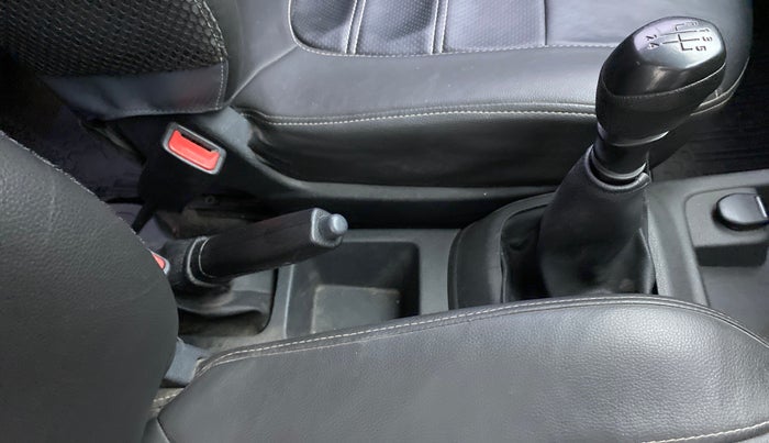 2015 Renault Kwid RXT, Petrol, Manual, 62,457 km, Gear Lever