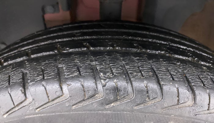 2015 Renault Kwid RXT, Petrol, Manual, 62,457 km, Left Front Tyre Tread