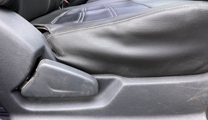 2015 Renault Kwid RXT, Petrol, Manual, 62,457 km, Driver Side Adjustment Panel