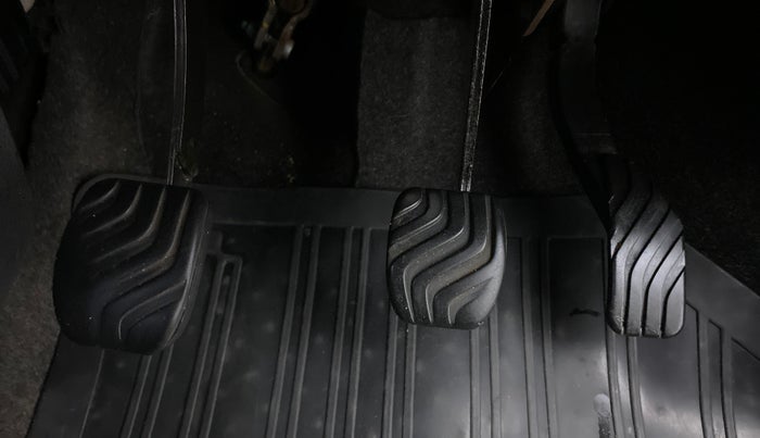 2015 Renault Kwid RXT, Petrol, Manual, 62,457 km, Pedals