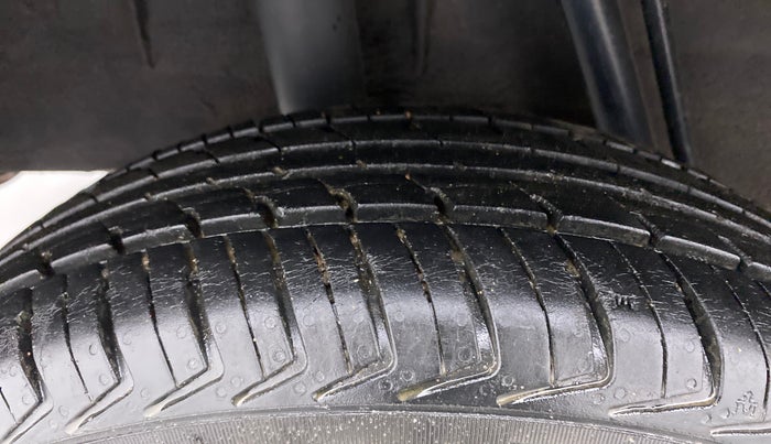 2015 Renault Kwid RXT, Petrol, Manual, 62,457 km, Right Rear Tyre Tread