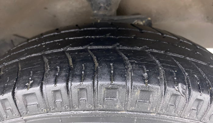 2017 Maruti Eeco 5 STR WITH A/C+HTR, Petrol, Manual, 72,378 km, Right Front Tyre Tread