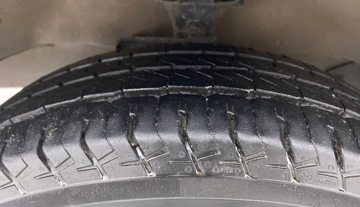 2017 Maruti Eeco 5 STR WITH A/C+HTR, Petrol, Manual, 72,378 km, Left Front Tyre Tread
