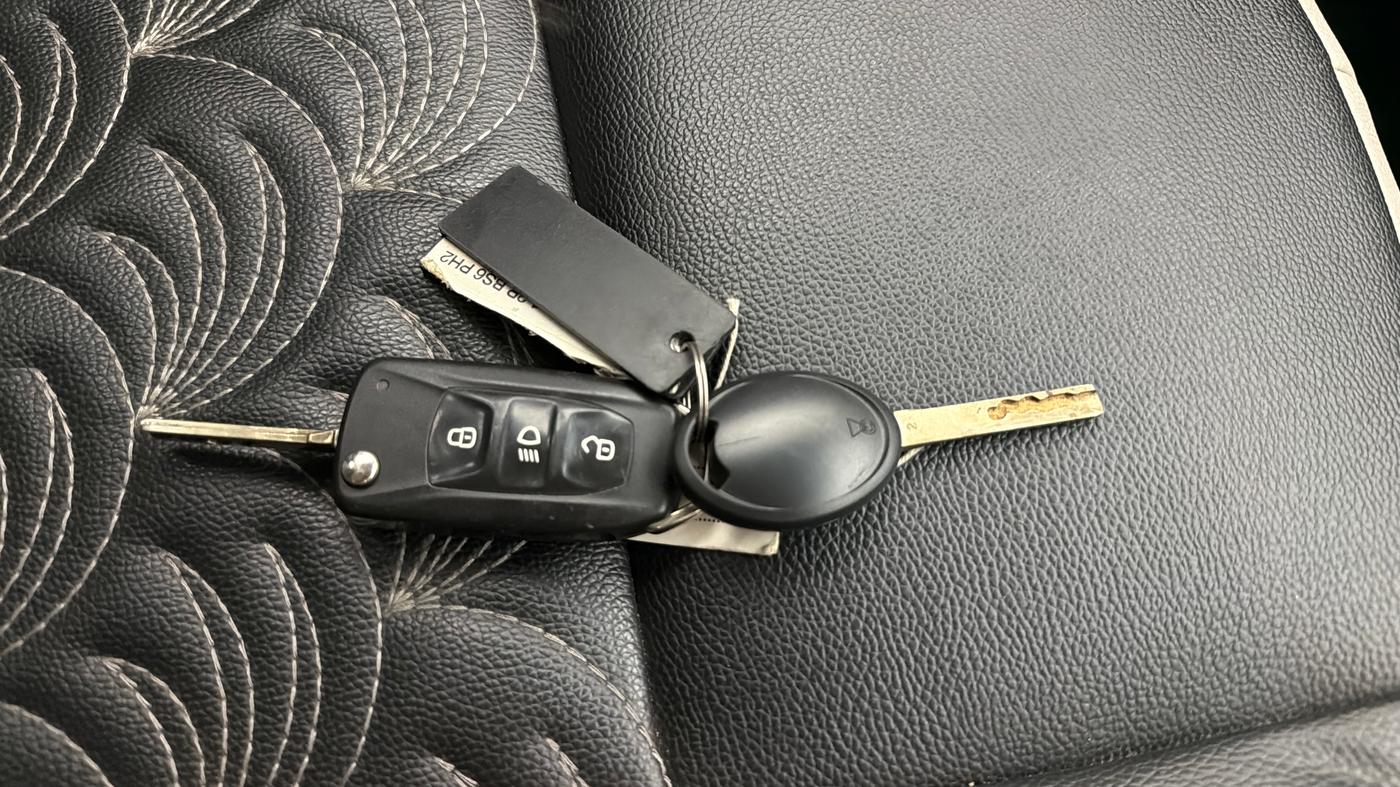 2023 Tata ALTROZ XM PLUS PETROL, Petrol, Manual, 35,022 km, Key Close Up