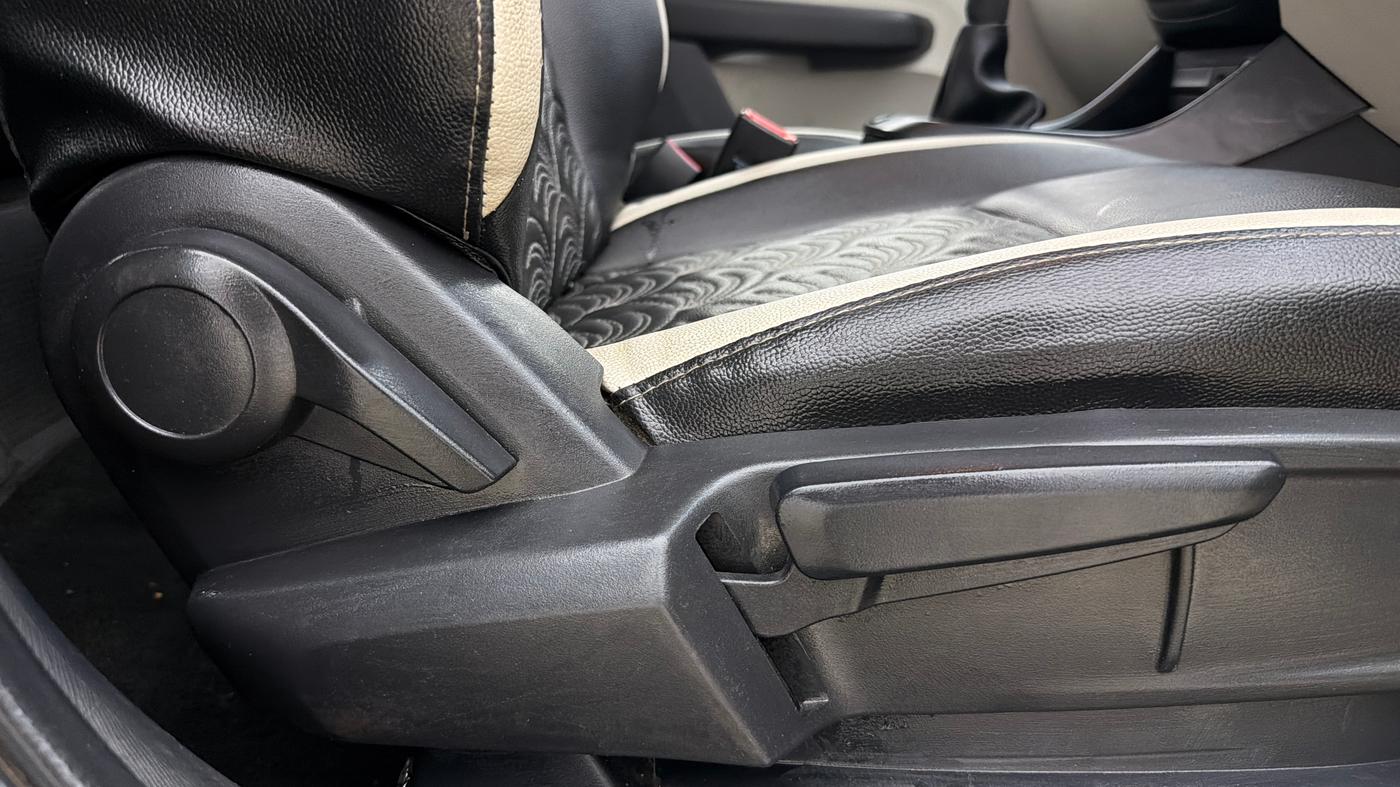 2023 Tata ALTROZ XM PLUS PETROL, Petrol, Manual, 35,022 km, Driver Side Adjustment Panel