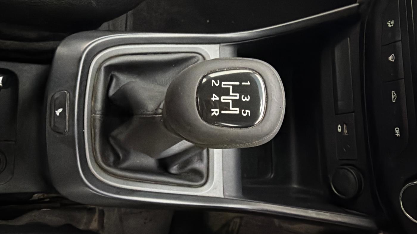 2023 Tata ALTROZ XM PLUS PETROL, Petrol, Manual, 35,022 km, Gear Lever