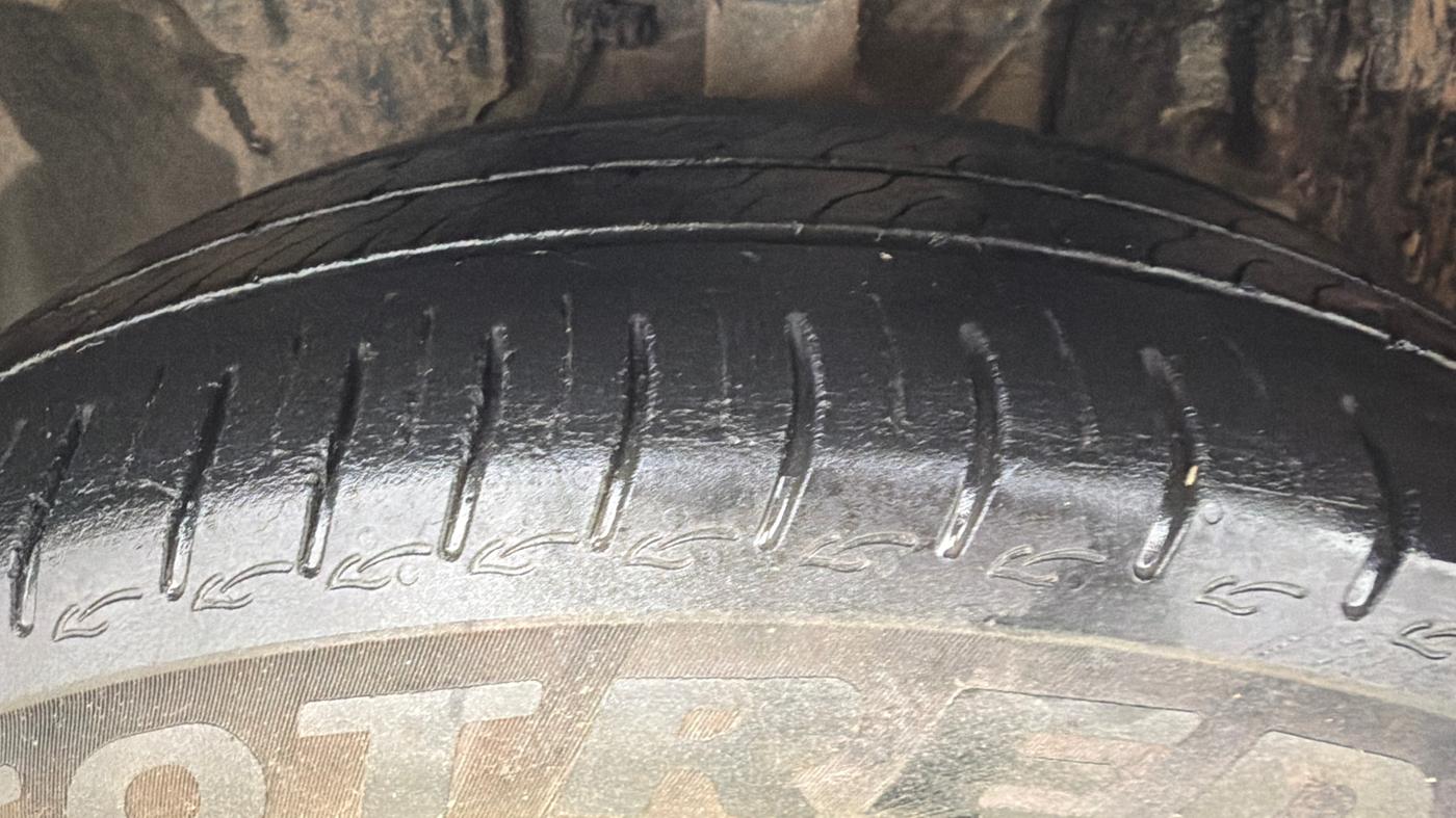 2023 Tata ALTROZ XM PLUS PETROL, Petrol, Manual, 35,022 km, Left Front Tyre Tread