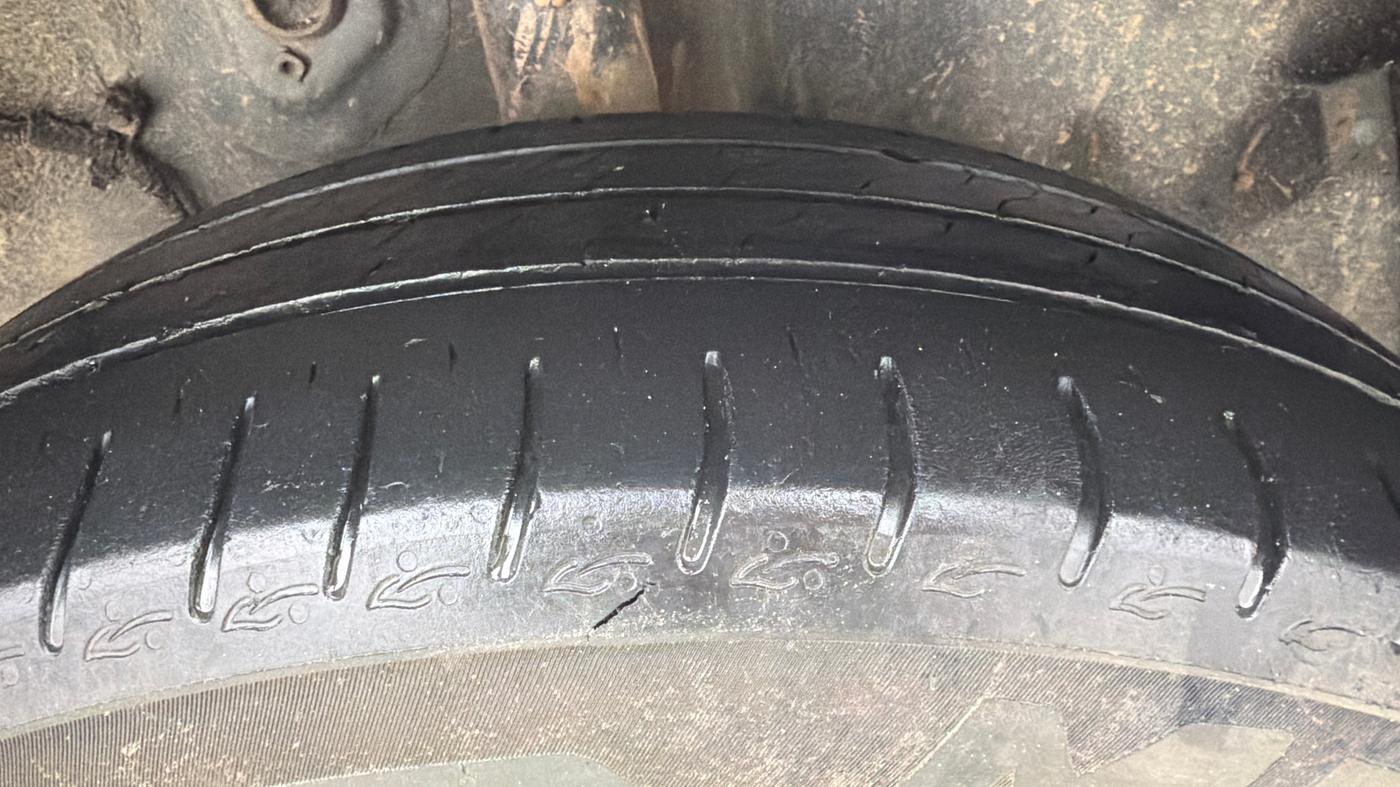 2023 Tata ALTROZ XM PLUS PETROL, Petrol, Manual, 35,022 km, Left Rear Tyre Tread