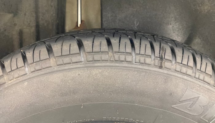 2013 Maruti Swift Dzire VXI, Petrol, Manual, 51,416 km, Right Rear Tyre Tread