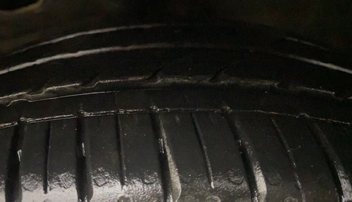 2014 Hyundai Xcent SX 1.2 (O), Petrol, Manual, 45,871 km, Left Front Tyre Tread