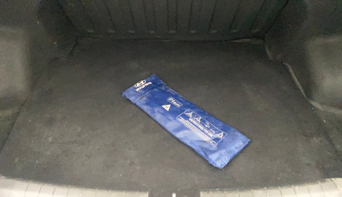 2014 Hyundai Xcent SX 1.2 (O), Petrol, Manual, 45,871 km, Boot Inside