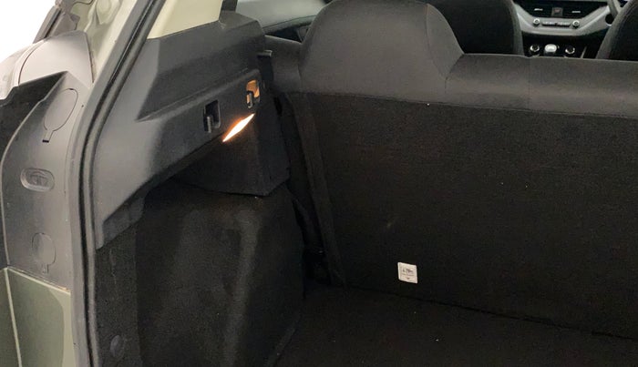 2022 Tata NEXON XM PETROL, Petrol, Manual, 11,662 km, Dicky (Boot door) - Parcel tray missing