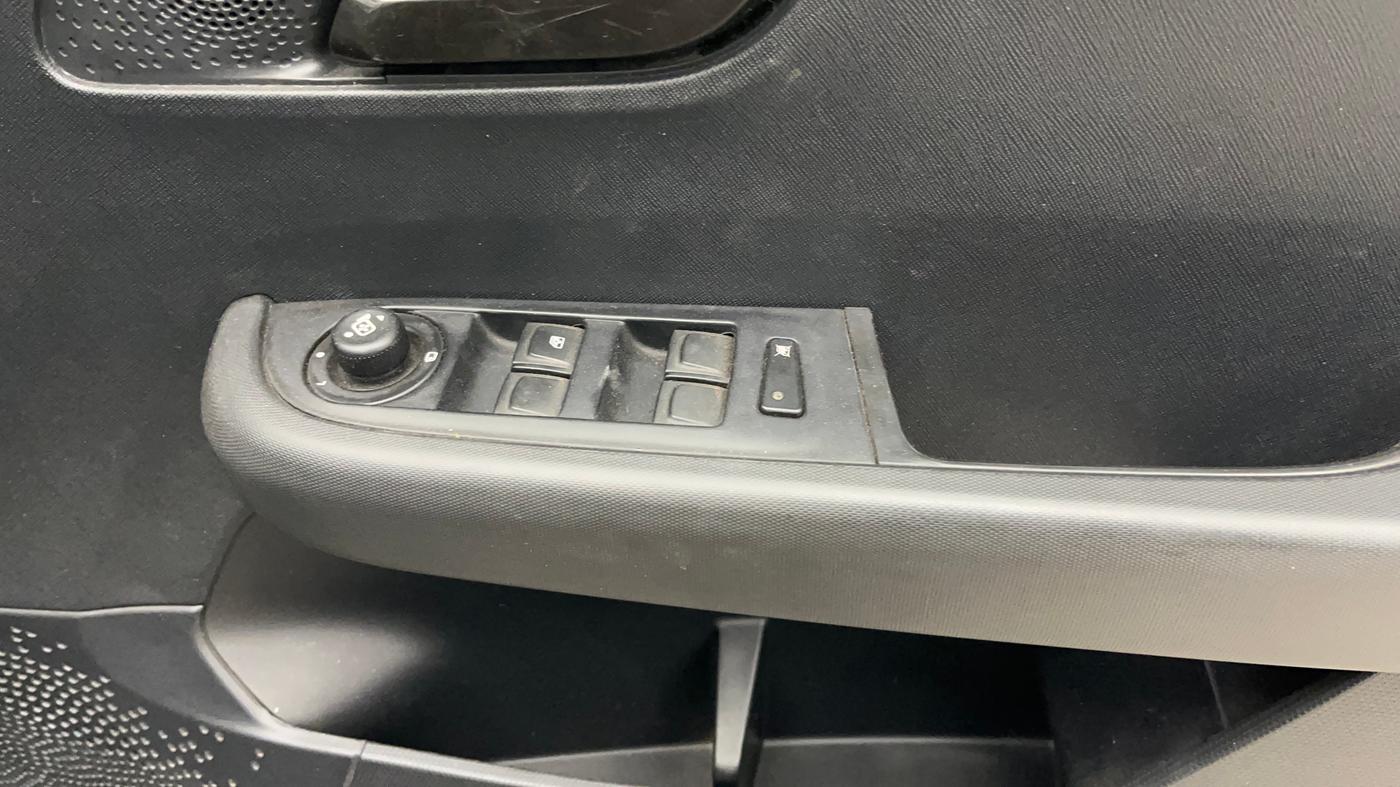 2022 Tata ALTROZ XTA DARK EDTION, Petrol, Automatic, 18,731 km, Driver Side Door Panels Control