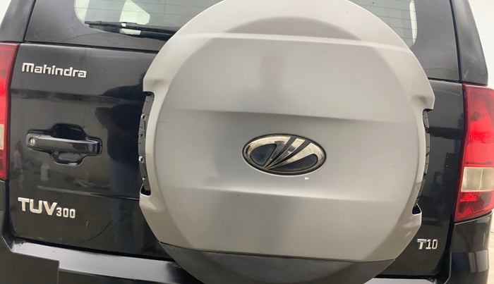 2018 Mahindra TUV300 T10, Diesel, Manual, 80,124 km, Spare Tyre
