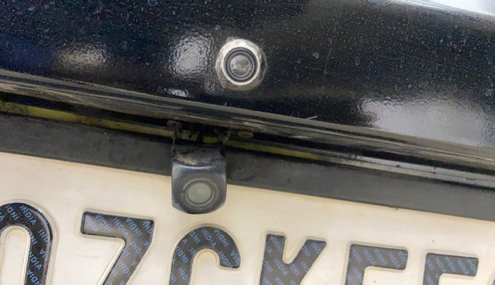 2018 Mahindra TUV300 T10, Diesel, Manual, 80,124 km, Parking Camera