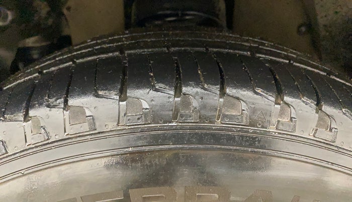 2018 Mahindra TUV300 T10, Diesel, Manual, 80,124 km, Left Front Tyre Tread