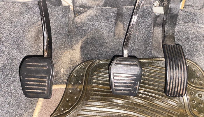 2018 Mahindra TUV300 T10, Diesel, Manual, 80,124 km, Pedals