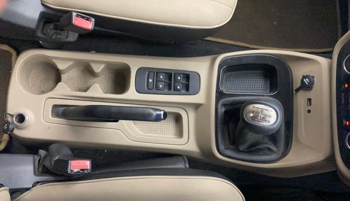 2018 Mahindra TUV300 T10, Diesel, Manual, 80,124 km, Gear Lever