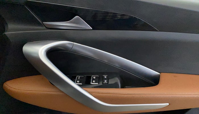 2020 MG HECTOR PLUS SHARP 1.5 PETROL TURBO DCT 6-STR, Petrol, Automatic, 75,989 km, Driver Side Door Panels Control