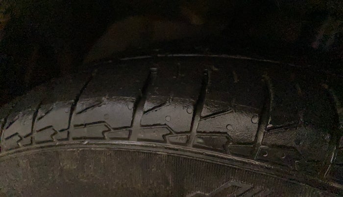 2020 MG HECTOR PLUS SHARP 1.5 PETROL TURBO DCT 6-STR, Petrol, Automatic, 75,989 km, Left Front Tyre Tread