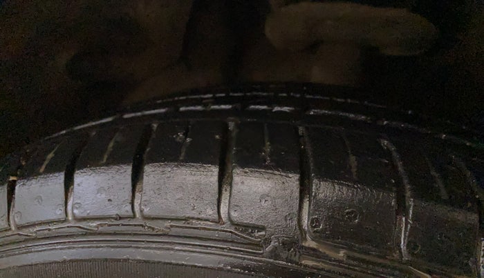 2020 MG HECTOR PLUS SHARP 1.5 PETROL TURBO DCT 6-STR, Petrol, Automatic, 75,989 km, Right Front Tyre Tread