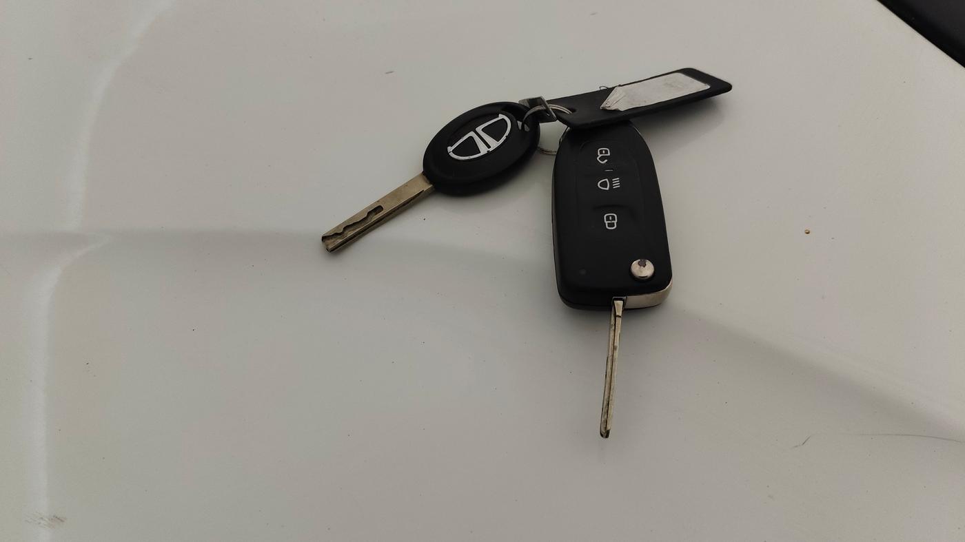 2018 Tata NEXON XM PETROL, Petrol, Manual, 90,001 km, Key Close Up