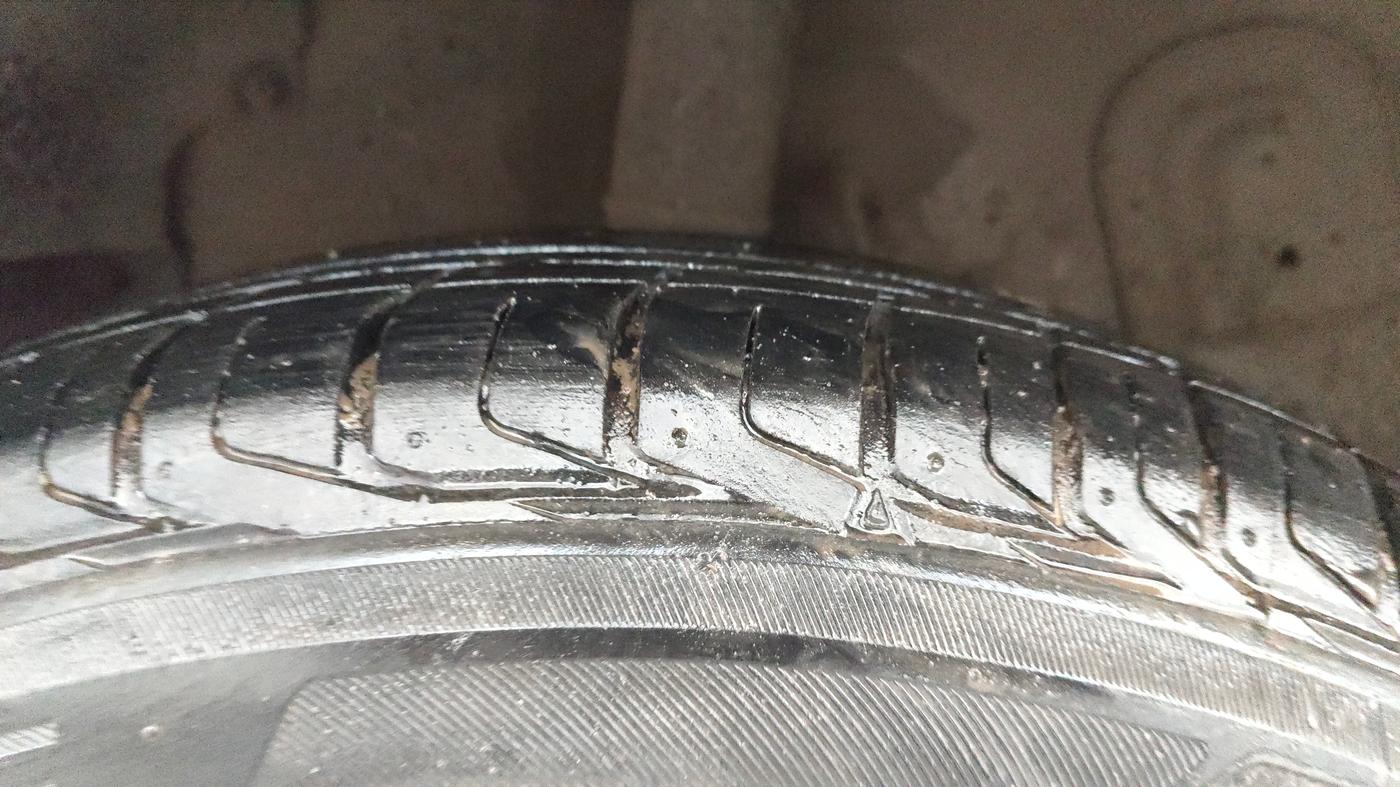 2018 Tata NEXON XM PETROL, Petrol, Manual, 90,001 km, Right Rear Tyre Tread