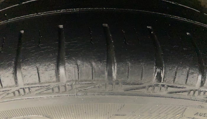 2012 Honda Brio S MT, Petrol, Manual, 31,081 km, Right Rear Tyre Tread