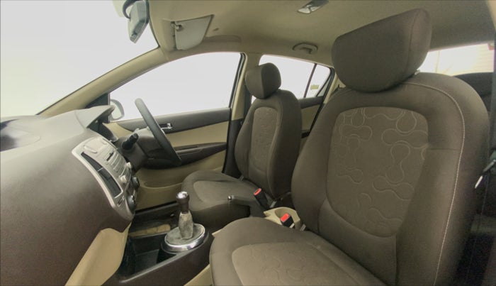 2011 Hyundai i20 SPORTZ (O) 1.2, Petrol, Manual, 23,331 km, Right Side Front Door Cabin