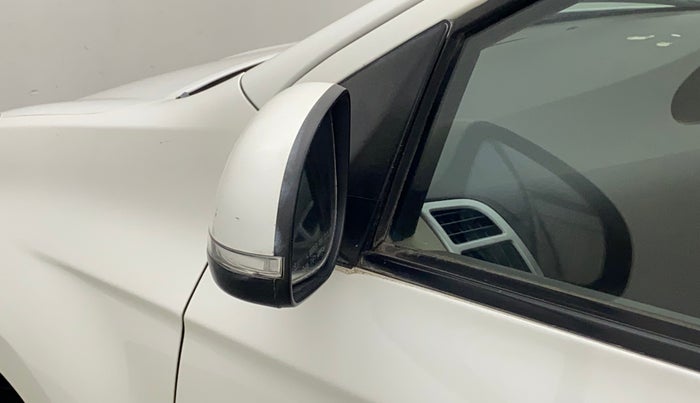 2011 Hyundai i20 SPORTZ (O) 1.2, Petrol, Manual, 23,331 km, Left rear-view mirror - Folding motor not working