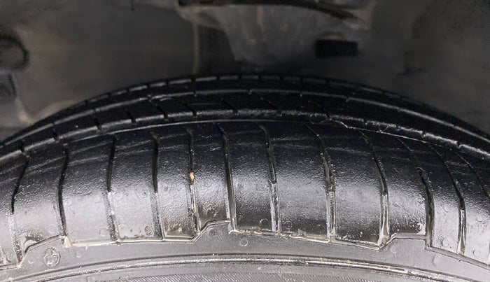 2013 Hyundai i10 SPORTZ 1.2 AT, Petrol, Automatic, 59,283 km, Left Front Tyre Tread