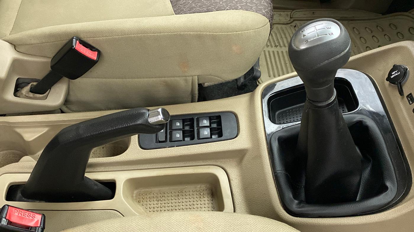 2016 Mahindra TUV300 T8, Diesel, Manual, 29,818 km, Gear Lever