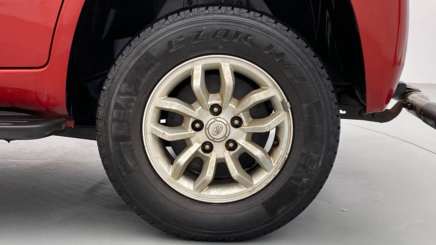 2016 Mahindra TUV300 T8, Diesel, Manual, 29,818 km, Left Rear Wheel