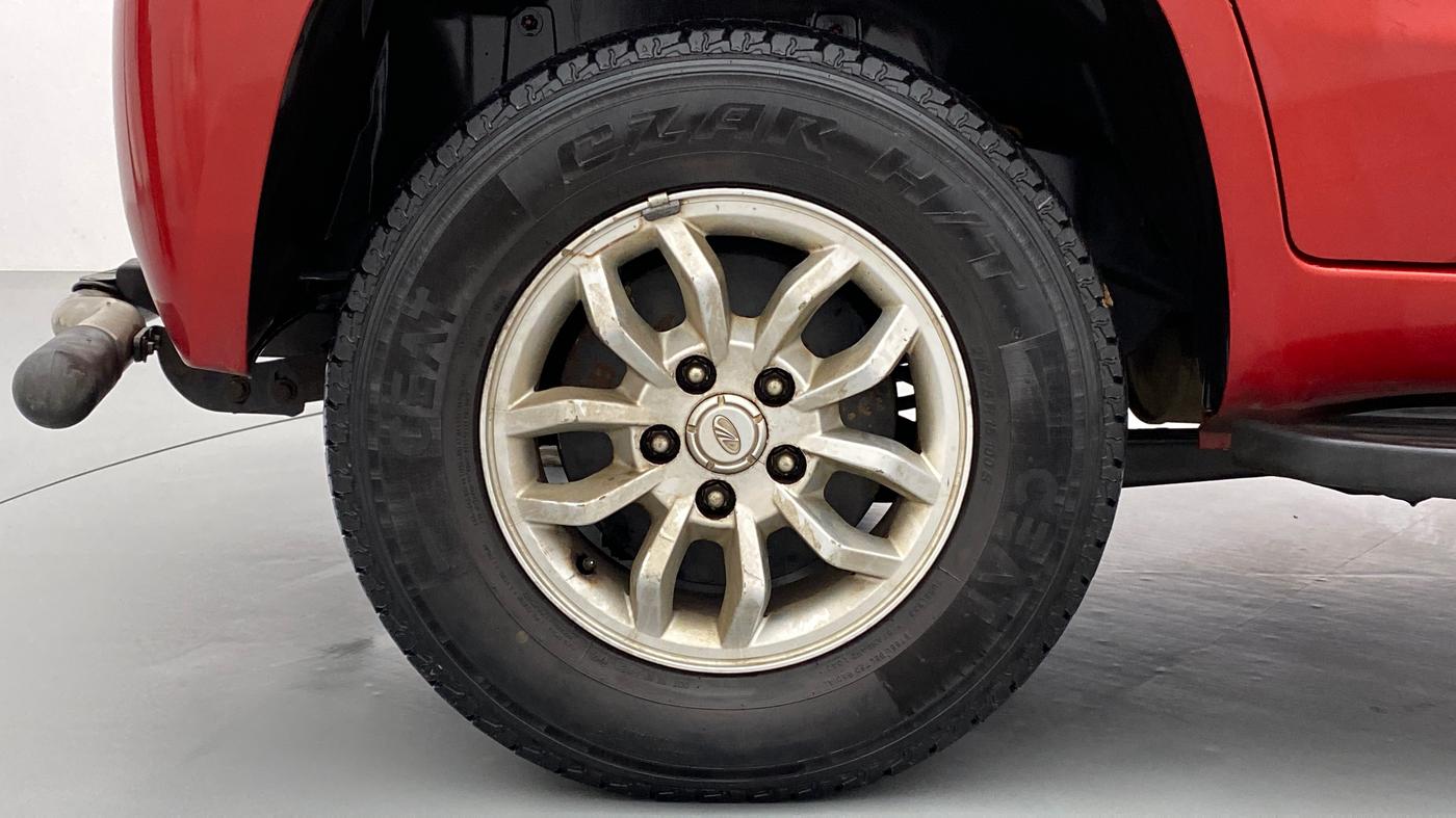 2016 Mahindra TUV300 T8, Diesel, Manual, 29,818 km, Right Rear Wheel