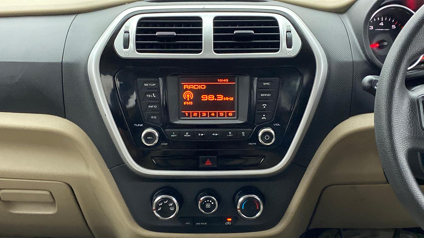 2016 Mahindra TUV300 T8, Diesel, Manual, 29,818 km, Air Conditioner