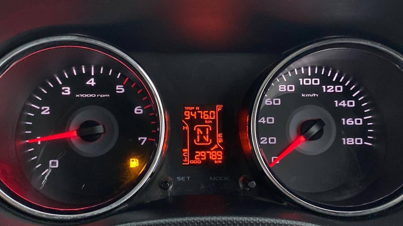 2016 Mahindra TUV300 T8, Diesel, Manual, 29,818 km, Odometer Image