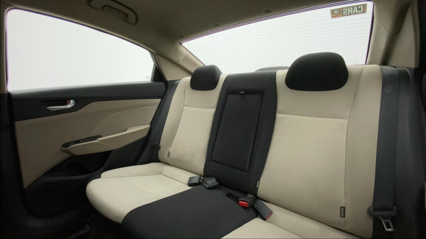 2018 Hyundai Verna 1.6 VTVT SX, Petrol, Manual, 40,770 km, Right Side Rear Door Cabin