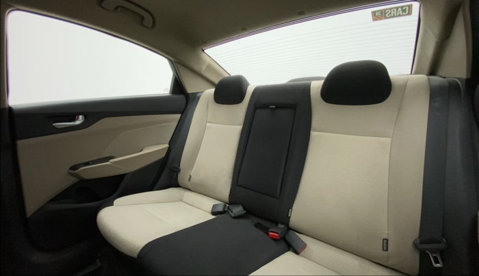 2018 Hyundai Verna 1.6 VTVT SX, Petrol, Manual, 40,770 km, Right Side Rear Door Cabin