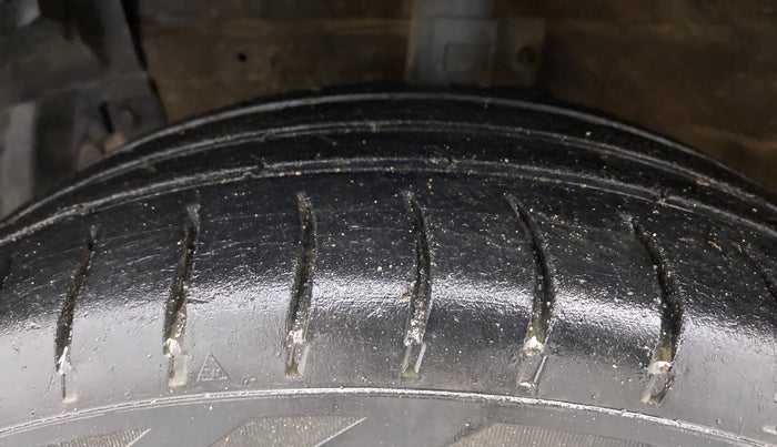 2012 Maruti Swift VXI, Petrol, Manual, 98,988 km, Left Front Tyre Tread